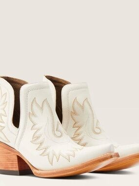 Ariat Women's Dixon Short Western Fashion Boot  Blanco Brand New